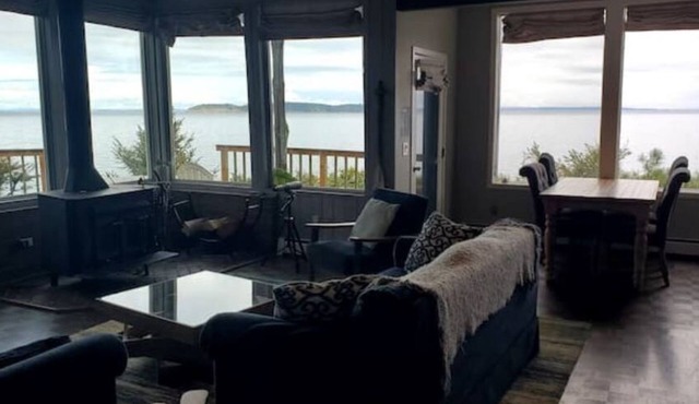 Sweeping Views on the Water