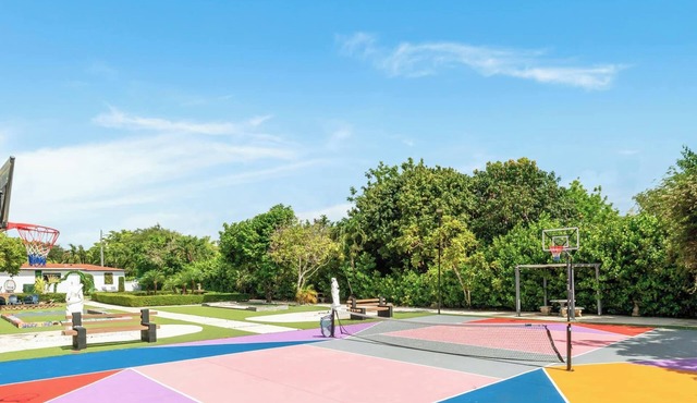 Swish Villa | Unique BKB Court | Outdoor Cinema