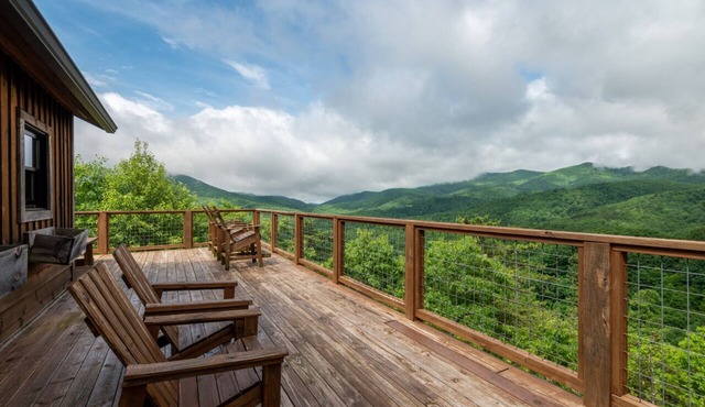 The Brindle Barn | Pet Friendly, Fenced Yard & Stunning Views
