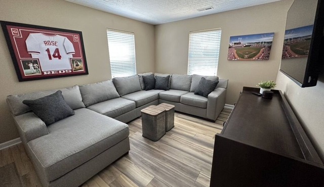 The Dugout Family-friendly baseball themed house, 20 miles from Downtown Cincy
