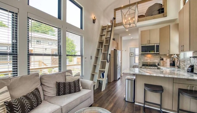 The Heather @ Water 65, Tiny Home walk to downtown