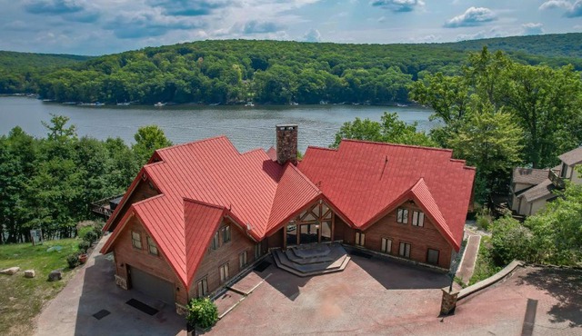 The Iconic Red Roof Lakefront Estate of Deep Creek Lake - 8BR Sleeps 20