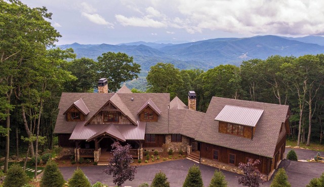 The Phoenix at Eagles Nest: Brand new (2023), Views, Game Room, hot tub, summer concerts!