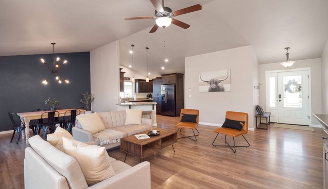 The Watusi Place - A Modern Umpqua Valley Getaway
