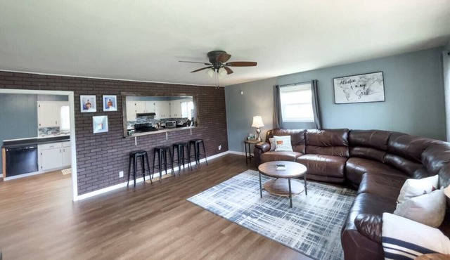 This house is a 5 bedroom(s), 2 bathrooms, located in Stanton, KY.
