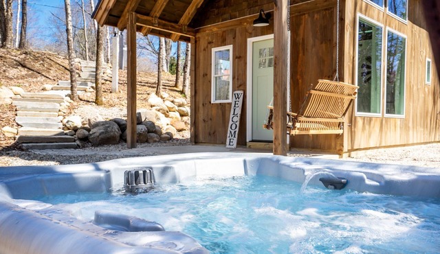 Tumbledown Tiny Home w/Hot Tub! Awesome hiking area!