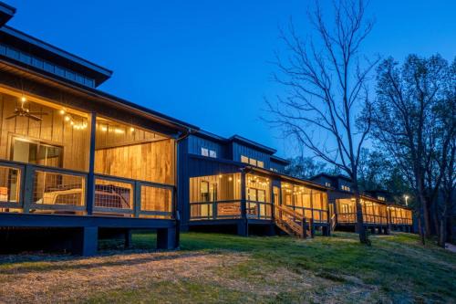 Tway Bird Chalet on The Watauga River