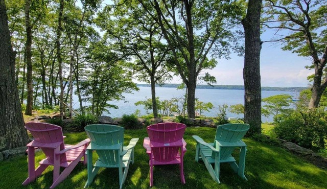 Unforgettable Waterfront Retreat: Featured on PBS, Perfect for Families & Friends!