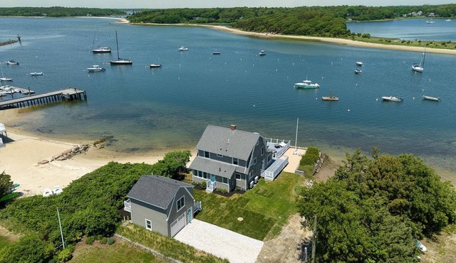 Unique and Spacious 5-bedroom house, guest house in lovely Falmouth with AC WiFi