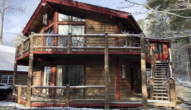 Unique Rustic Ski/Tree House - Game room, Hot tub & Sauna