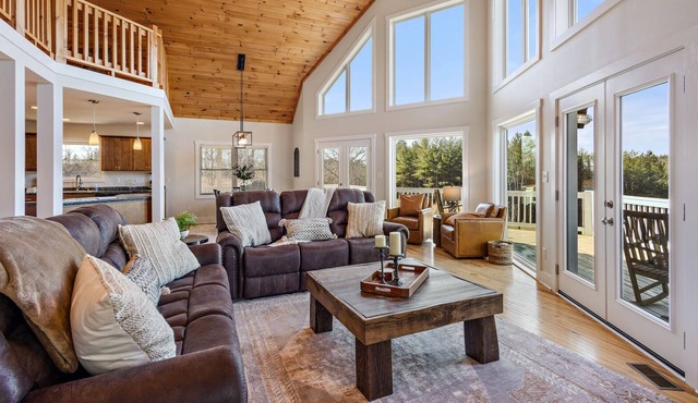 Upscale, Outdoorsy Home with Great Amenities
