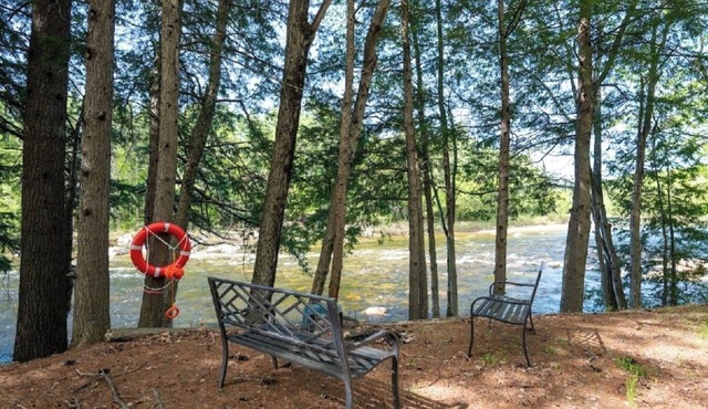 Wake up on the Saco River 2-Bedroom house private Saco access