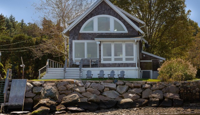 Wake up to a stunning year-round Narragansett Bay, bridge, & lighthouse view
