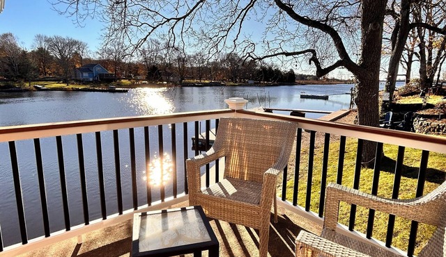 Waterfront Cottage Near Westerly Beaches And Mystic Wineries