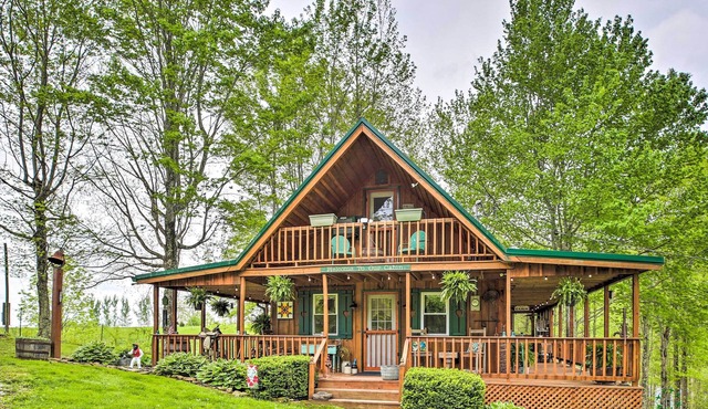 Wellington Cabin Escape w/ Wraparound Deck!