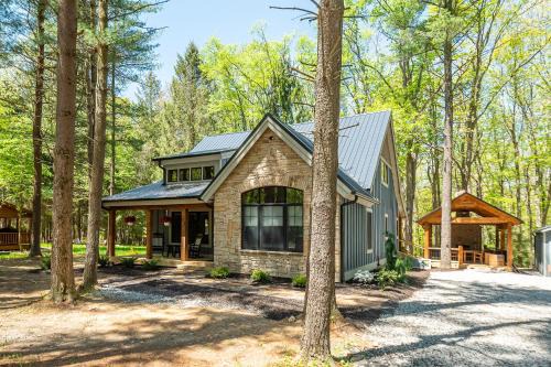 West Oak - hot tub, boat slip, outdoor fireplace
