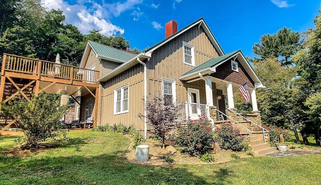 Your Mountain Escape Awaits Walnut Hill Estate -Walk to West Jefferson