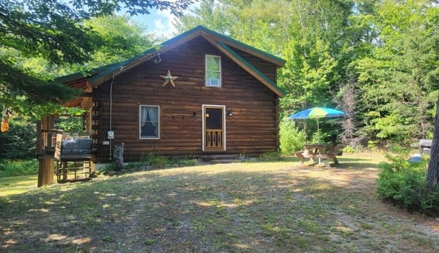 Your Private Maine Getaway! Cozy Log Cabin w/Loft, Sleeps 10