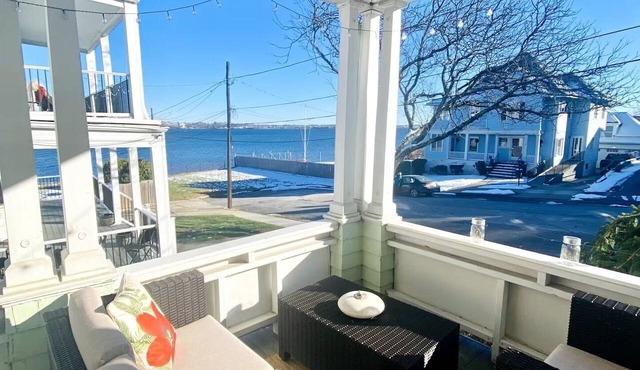 Zen & Cozy Waterfront Cottage