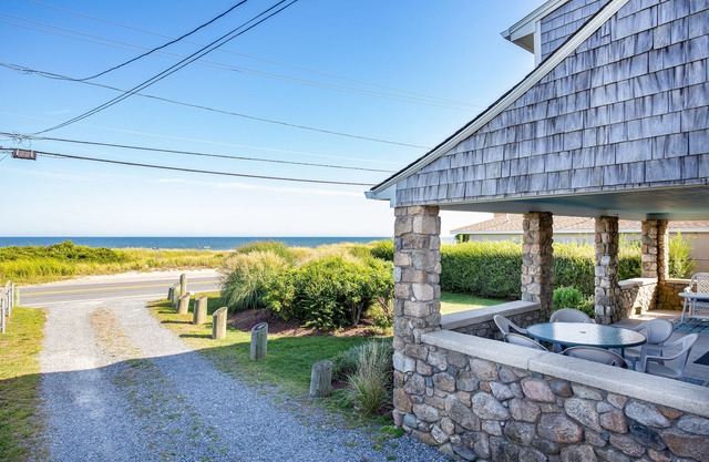 Unobstructed ocean views, steps to Scarborough Beach
