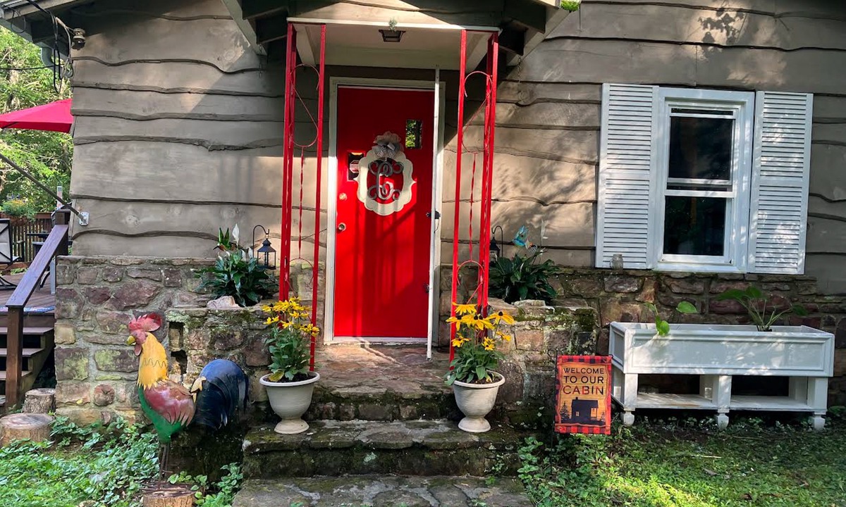 Crossnore Cottage | Dog-friendly all-season cottage with mountain views, firepit, grill, AC, & W/D