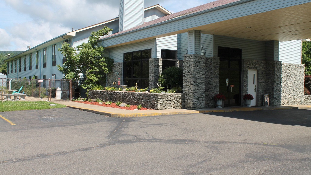 Photo of Buildings in Mountain City