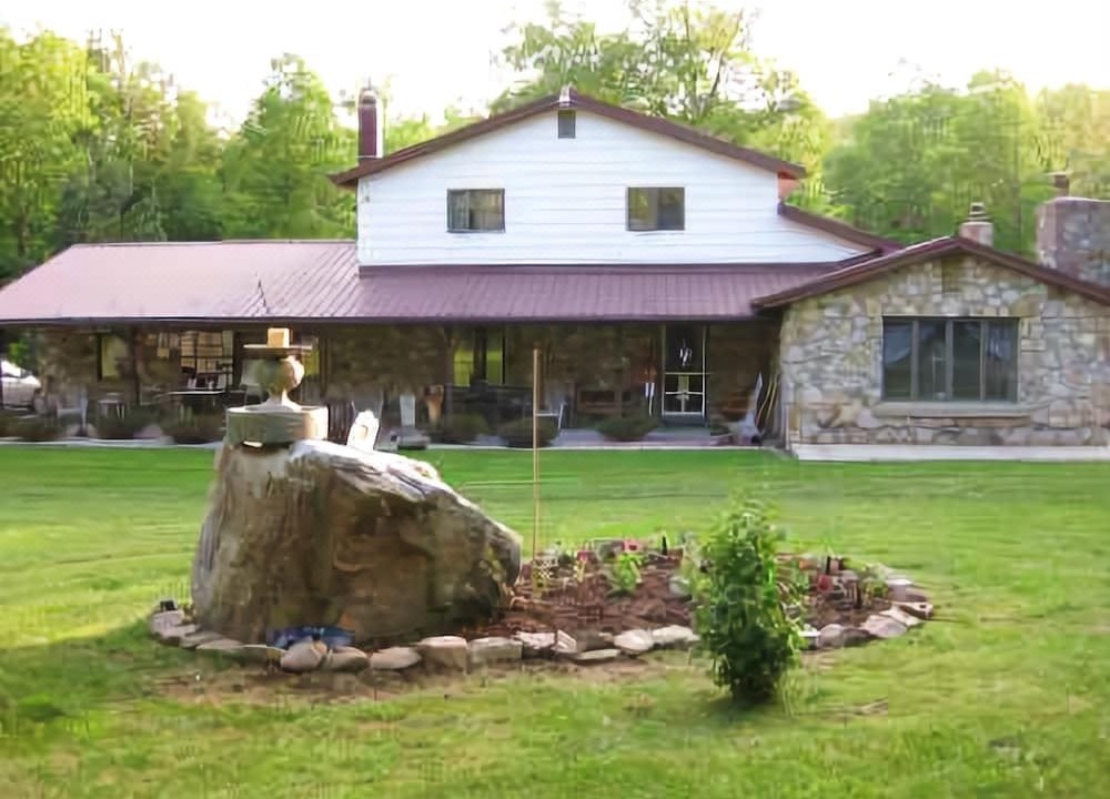 Photo of Buildings in Elk Garden