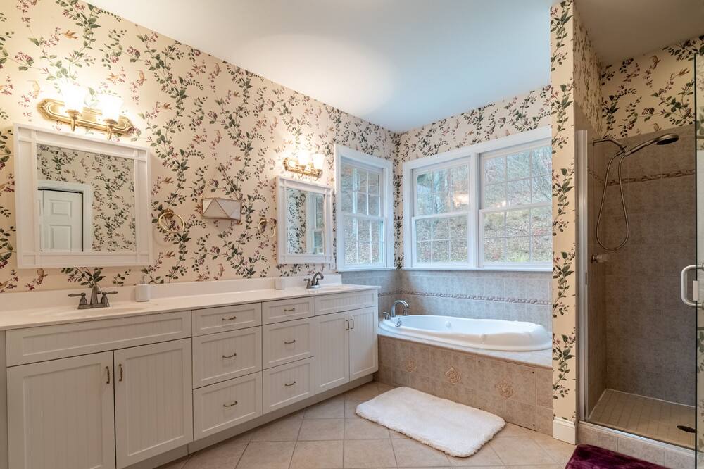Photo of Bathroom in Barnardsville