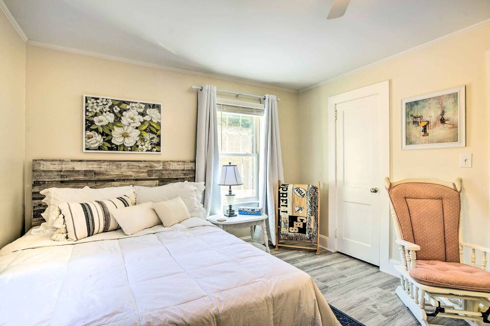 Photo of Bedroom in Forest City