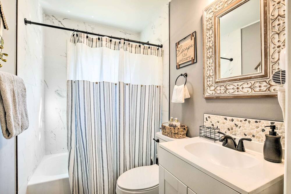 Photo of Bathroom in Forest City