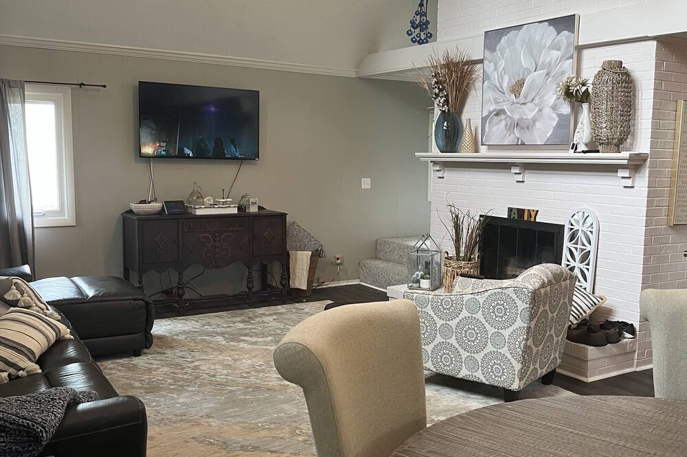 Photo of Bedroom in Piney Flats