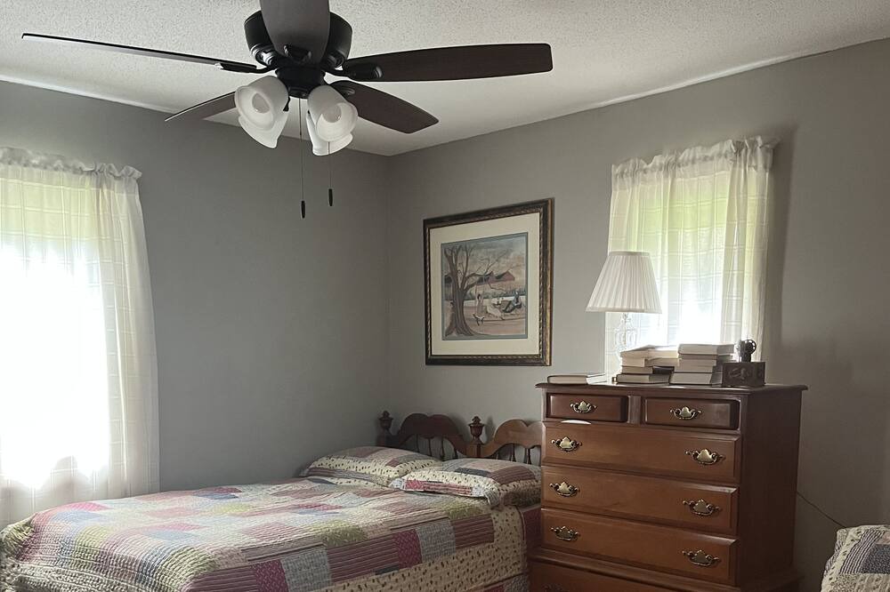 Photo of Bedroom in Piney Flats