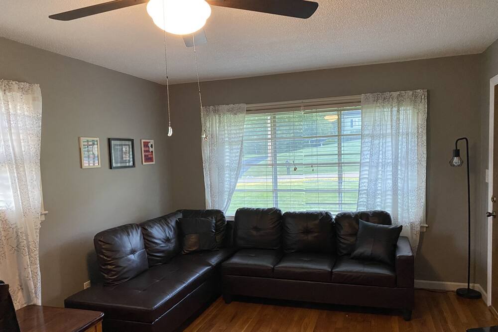 Photo of Livingroom in Johnson City