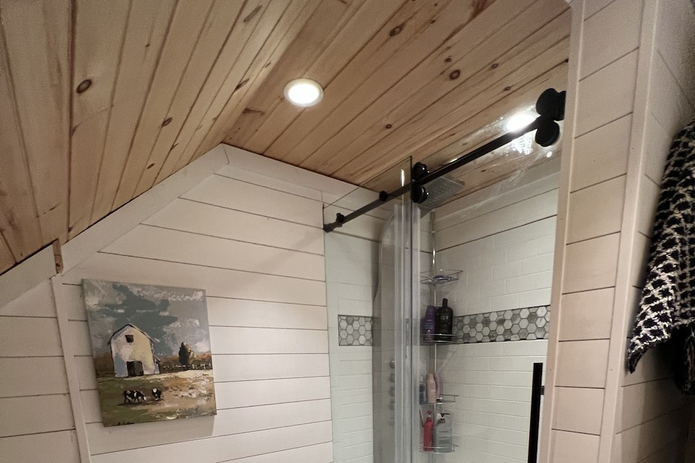 Photo of Bathroom in Piney Flats