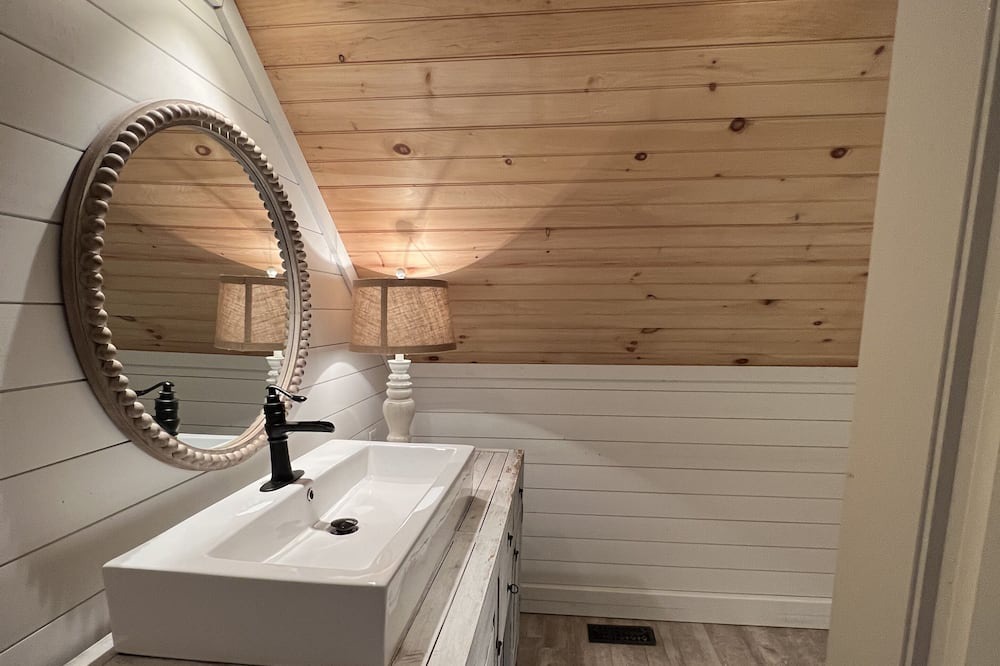 Photo of Bathroom in Piney Flats