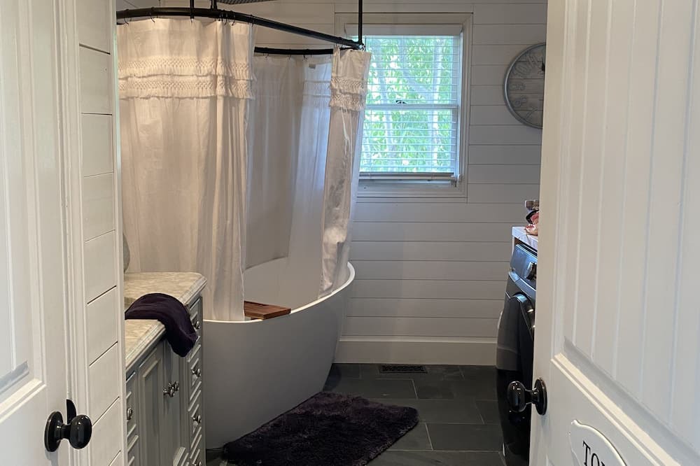 Photo of Bathroom in Piney Flats