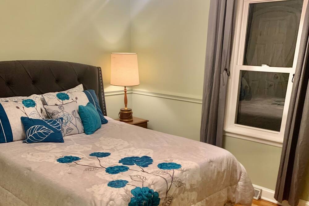 Photo of Bedroom in Bakersville