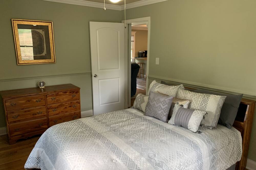 Photo of Bedroom in Bakersville
