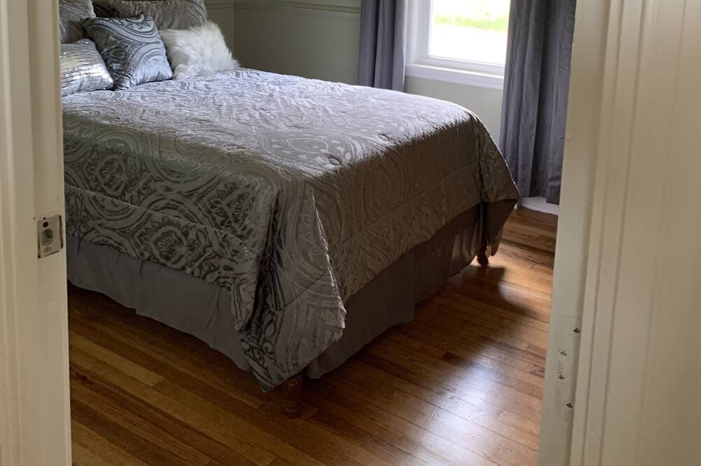 Photo of Bedroom in Bakersville