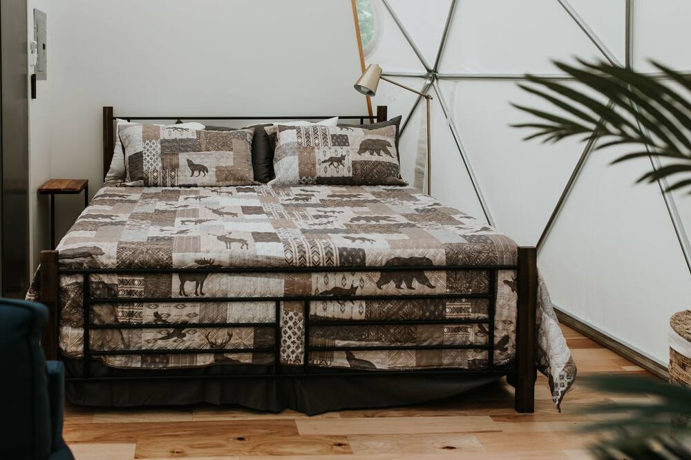Photo of Bedroom in Pittman Center