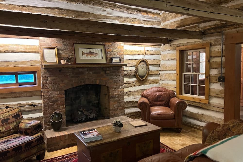 Photo of Livingroom in Johnson City