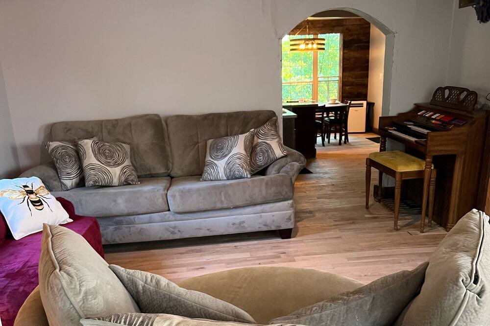 Photo of Livingroom in Jonesville