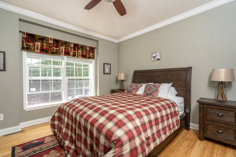 Photo of Bedroom in Beech Mountain