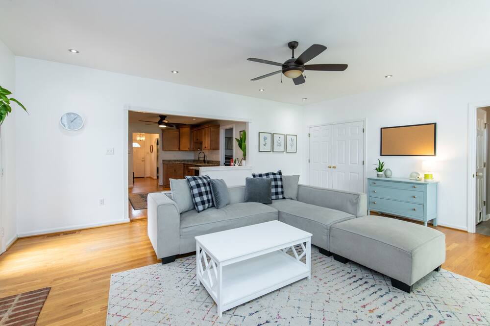 Photo of Livingroom in Lexington