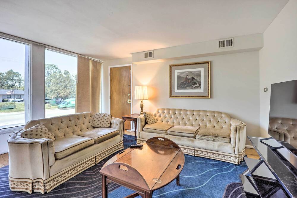 Photo of Livingroom in Highland Heights