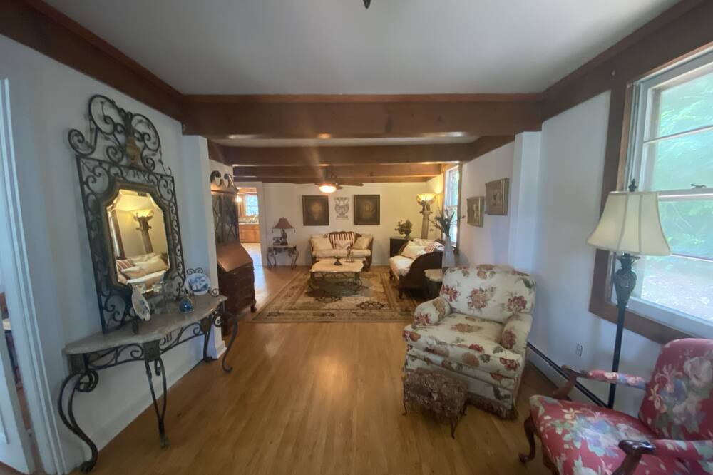 Photo of Livingroom in Rutherfordton