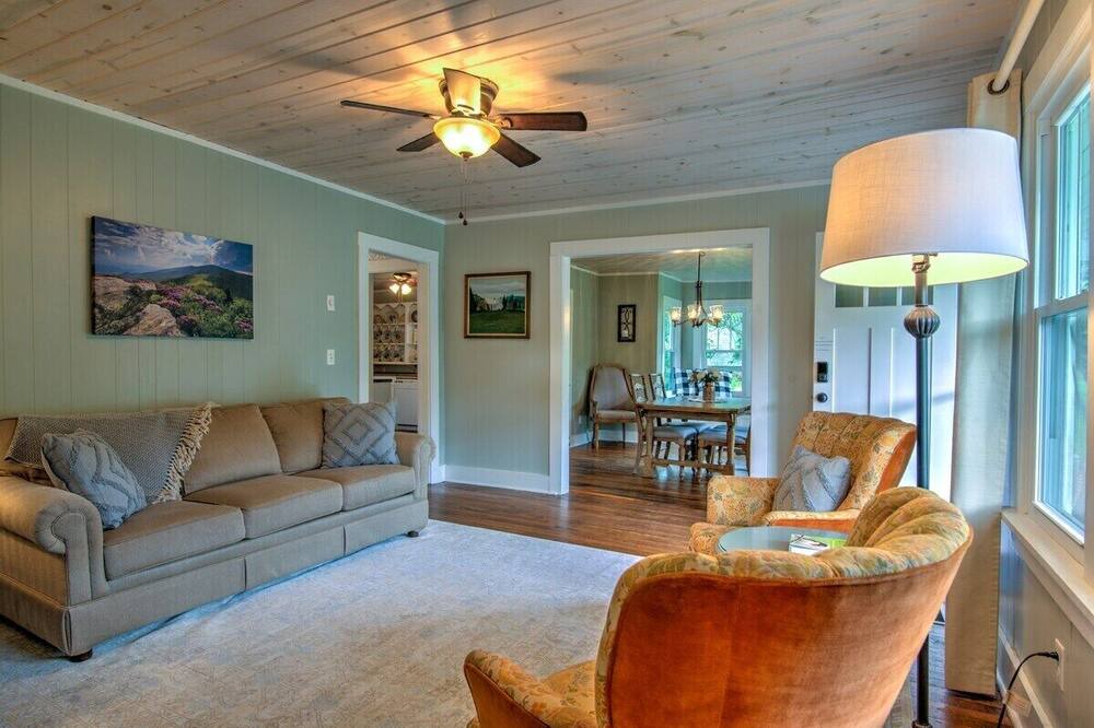 Photo of Bedroom in Roan Mountain