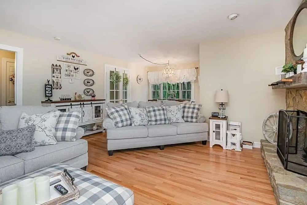 Photo of Livingroom in Maysville