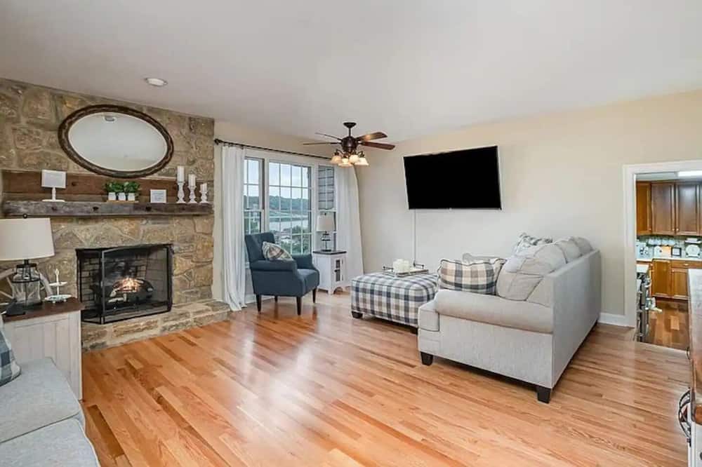 Photo of Livingroom in Maysville