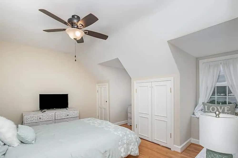 Photo of Bedroom in Maysville
